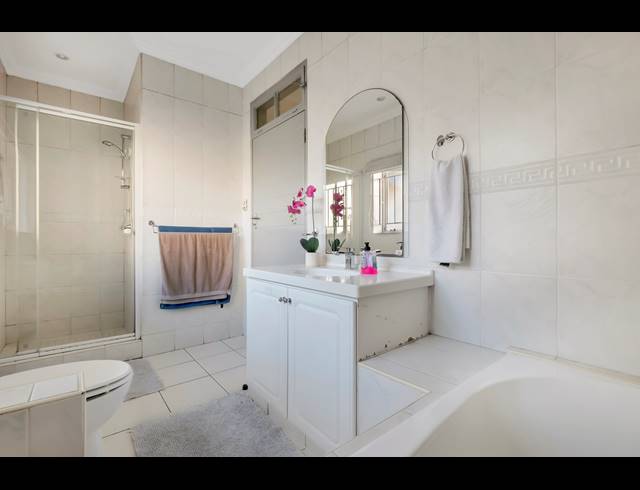 5 BEDROOM HOUSE FOR SALE IN FERNDALE